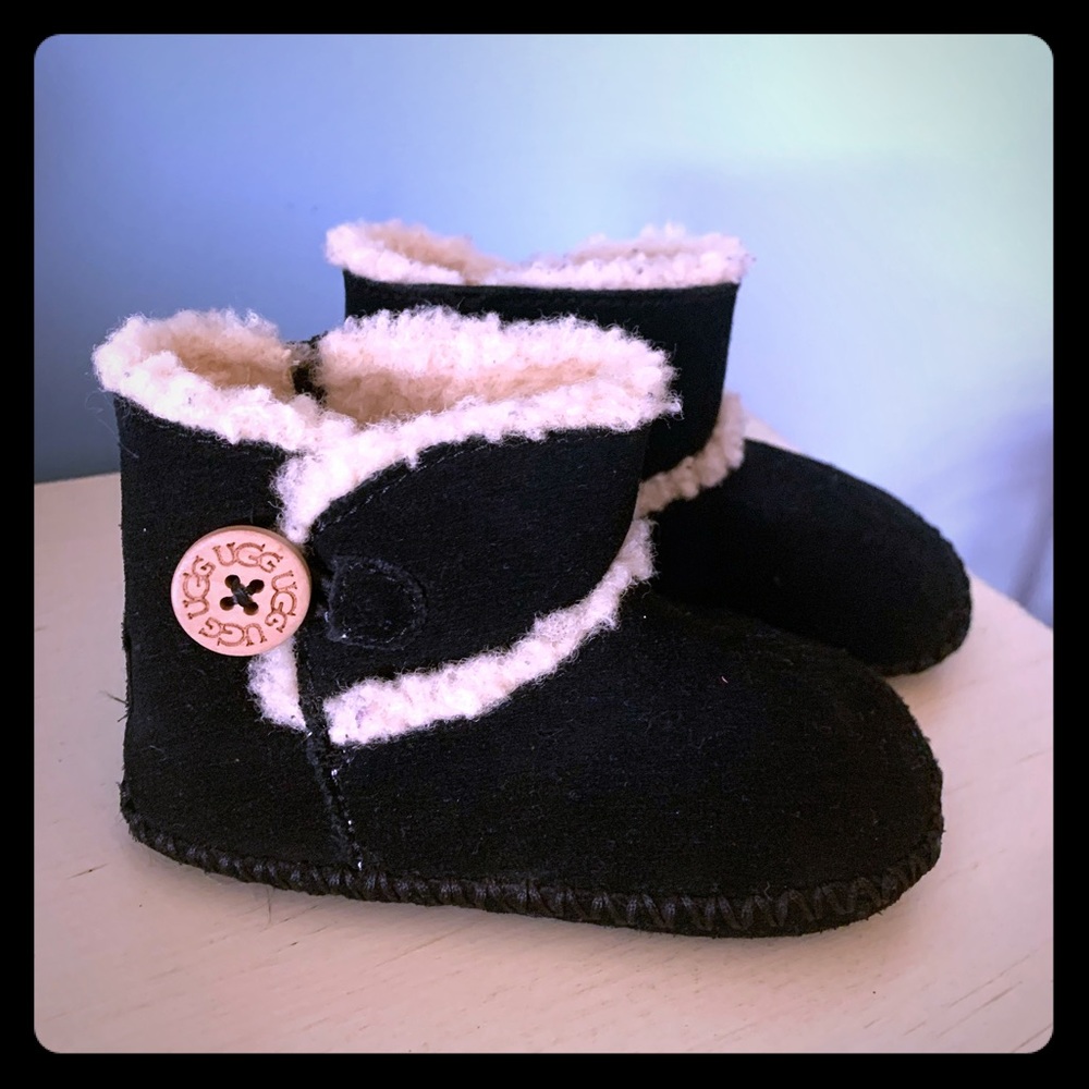 UGG Lemmy Bootie size 4/5